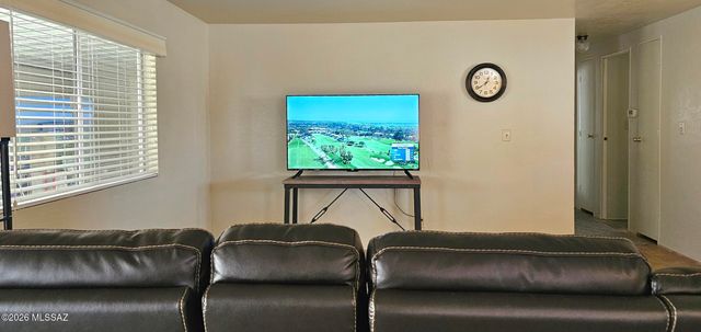 91 W Olive Drive, Green Valley, AZ 85614