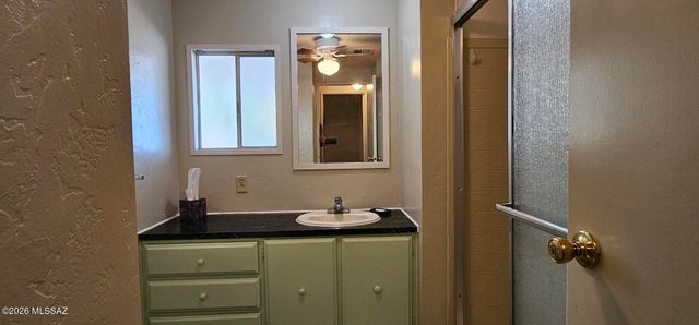 91 W Olive Drive, Green Valley, AZ 85614
