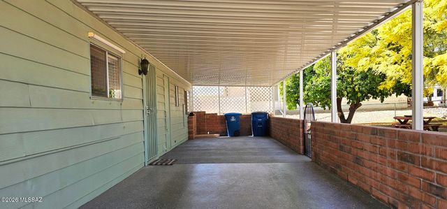 91 W Olive Drive, Green Valley, AZ 85614