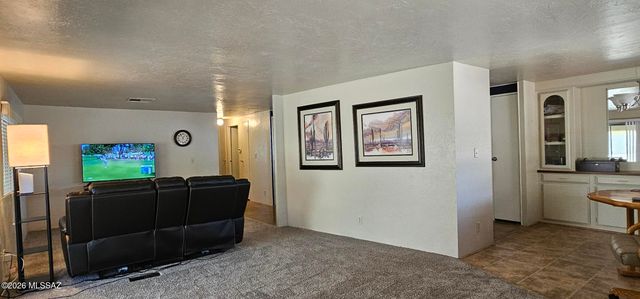 91 W Olive Drive, Green Valley, AZ 85614
