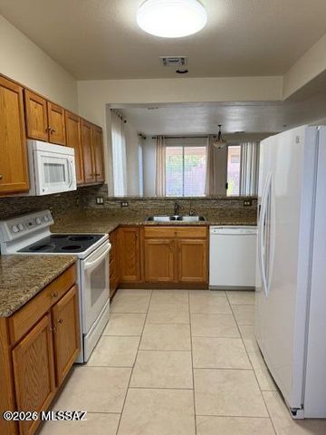 8077 W Morning Light Way, Tucson, AZ 85743