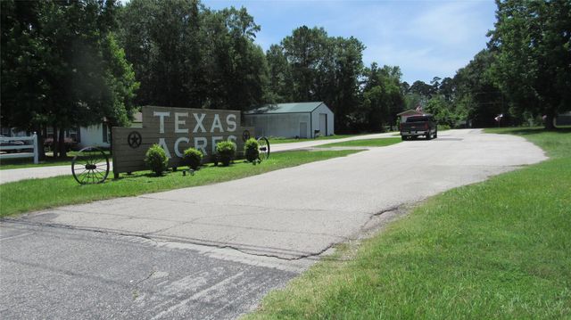 738 W Cattle, Onalaska, TX 77360