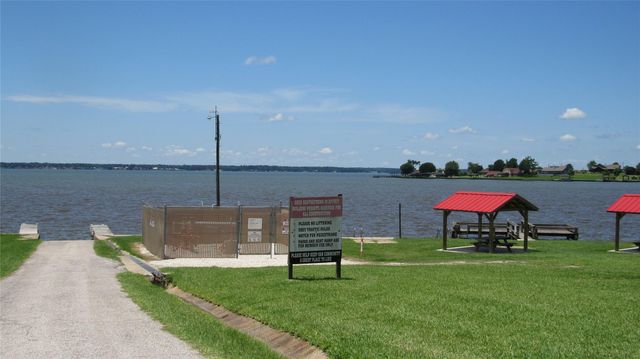 738 W Cattle, Onalaska, TX 77360
