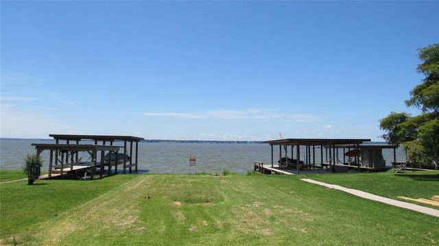 738 W Cattle, Onalaska, TX 77360