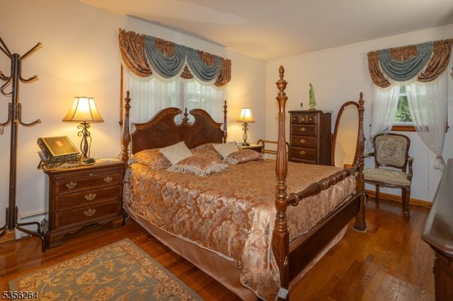 950 Beaver Pl, Rahway City, NJ 07065