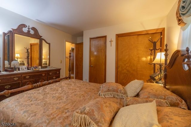 950 Beaver Pl, Rahway City, NJ 07065