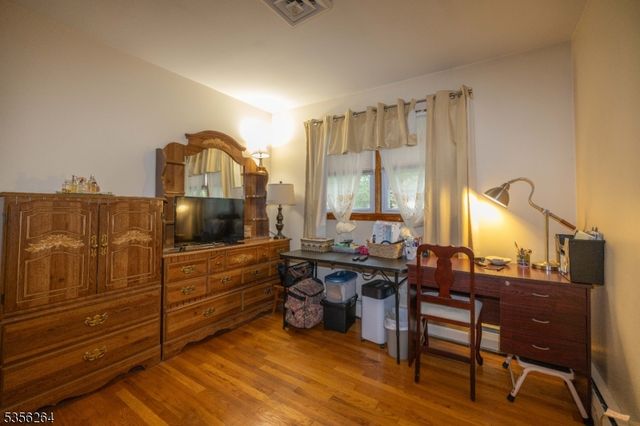 950 Beaver Pl, Rahway City, NJ 07065