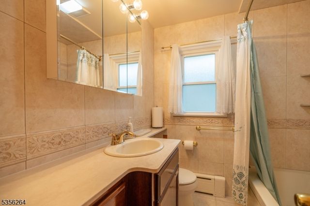 950 Beaver Pl, Rahway City, NJ 07065
