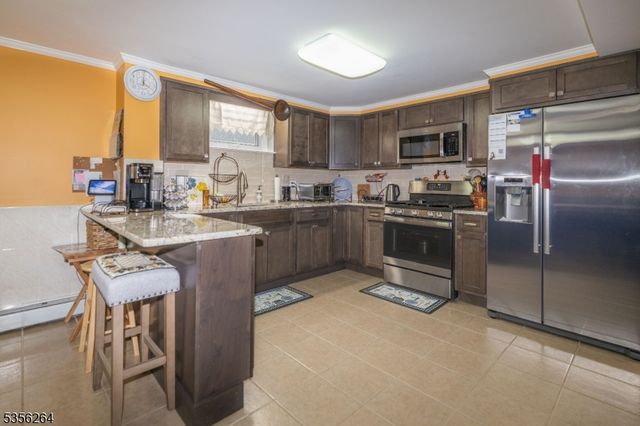 950 Beaver Pl, Rahway City, NJ 07065