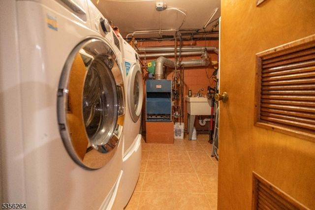 950 Beaver Pl, Rahway City, NJ 07065