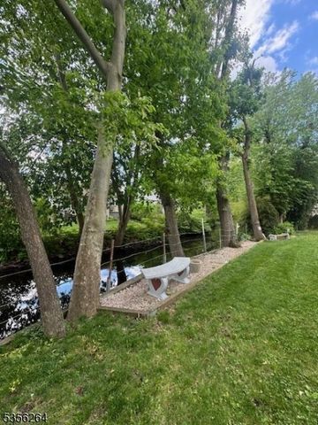 950 Beaver Pl, Rahway City, NJ 07065