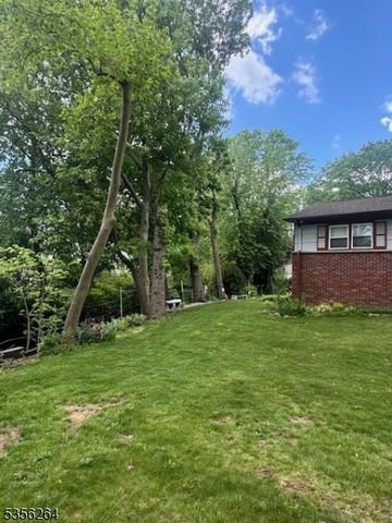 950 Beaver Pl, Rahway City, NJ 07065