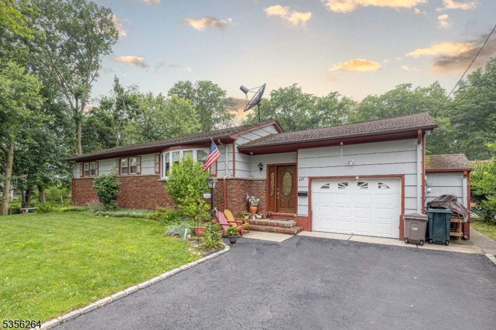 950 Beaver Pl, Rahway City, NJ 07065