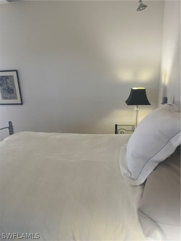 8824 Ventura WAY, Naples, FL 34109