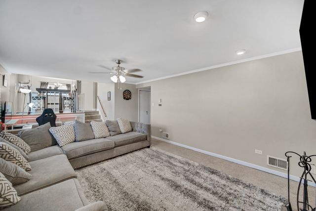 1124 Jamie Lane, Homewood, IL 60430