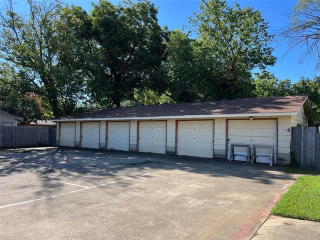 202 S Briery Road A, Irving, TX 75060