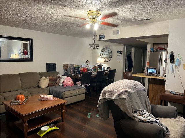 202 S Briery Road A, Irving, TX 75060