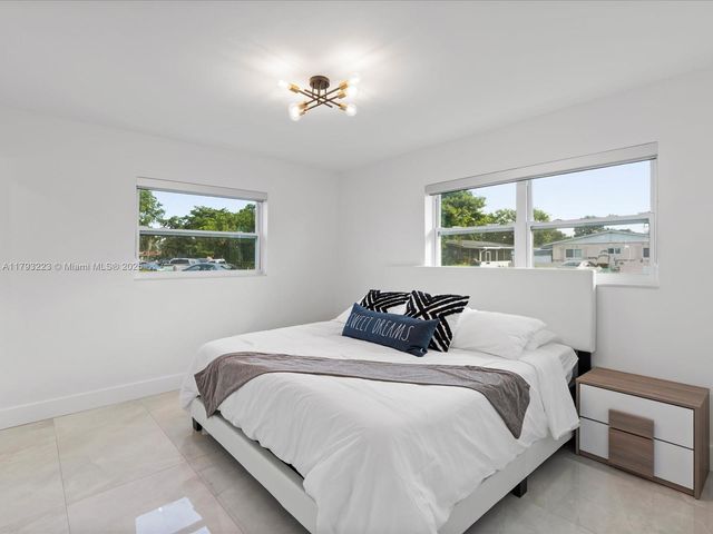 4761 SW 43rd Ter, Dania Beach, FL 33314