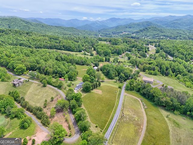 255 Burnt School House Road, Hayesville, NC 28904