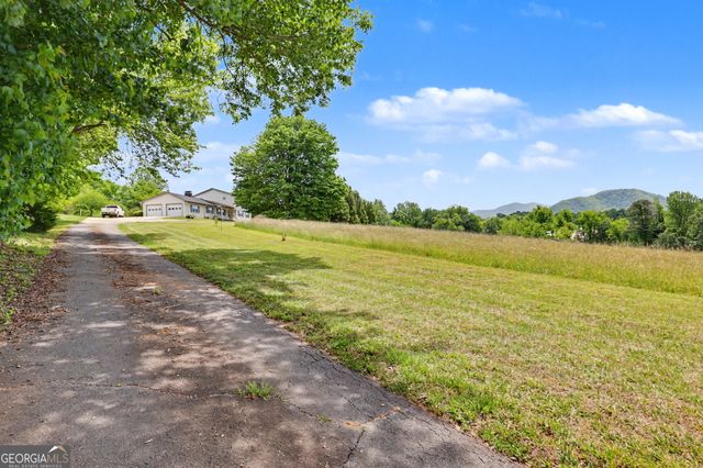 255 Burnt School House Road, Hayesville, NC 28904