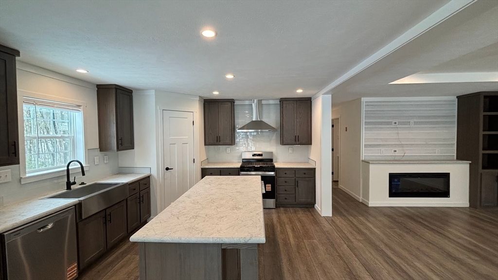 22 Pinrock Drive, Sturbridge, MA 01566