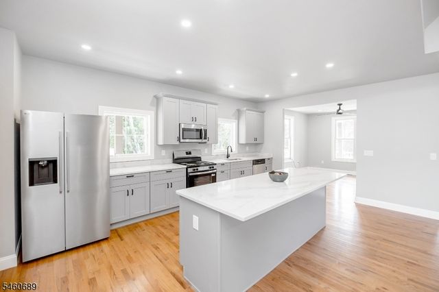 81 Belview Rd, Lopatcong Twp., NJ 08865