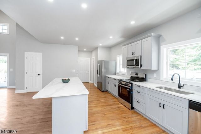 81 Belview Rd, Lopatcong Twp., NJ 08865