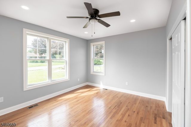 81 Belview Rd, Lopatcong Twp., NJ 08865