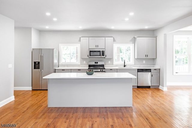 81 Belview Rd, Lopatcong Twp., NJ 08865
