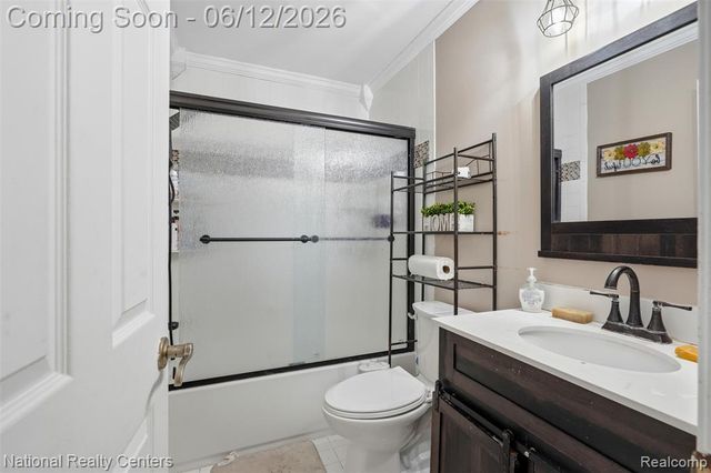 45375 Ronnen Drive, Macomb, MI 48044