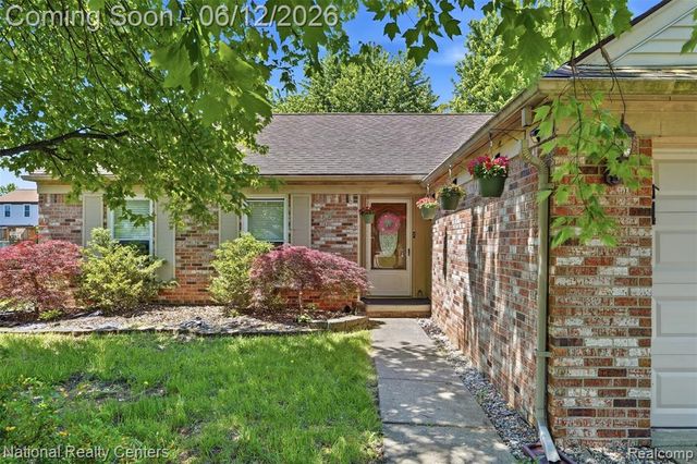 45375 Ronnen Drive, Macomb, MI 48044
