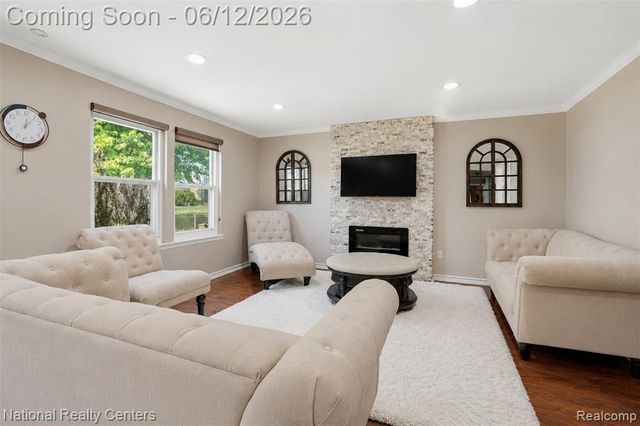 45375 Ronnen Drive, Macomb, MI 48044