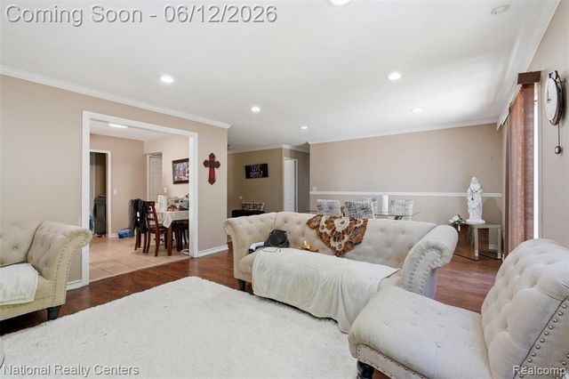 45375 Ronnen Drive, Macomb, MI 48044