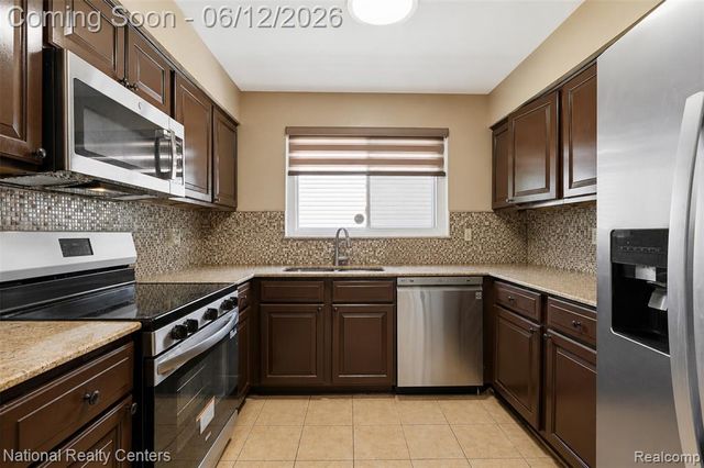 45375 Ronnen Drive, Macomb, MI 48044