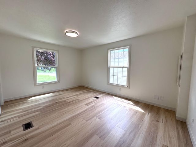 2432 Bond Street, Niles, MI 49120