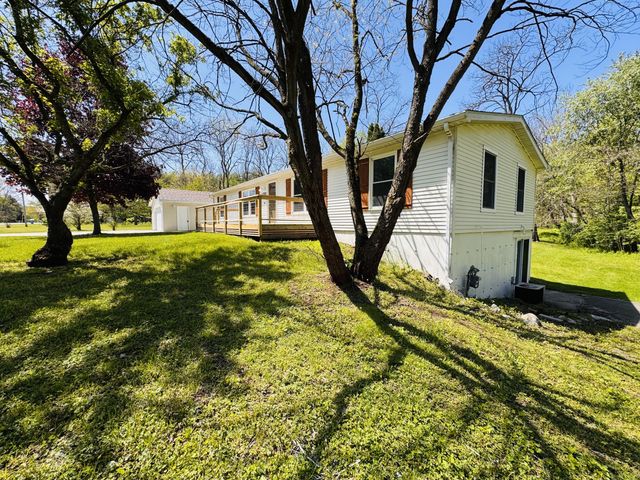 2432 Bond Street, Niles, MI 49120