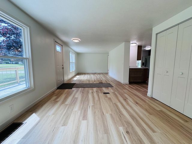 2432 Bond Street, Niles, MI 49120