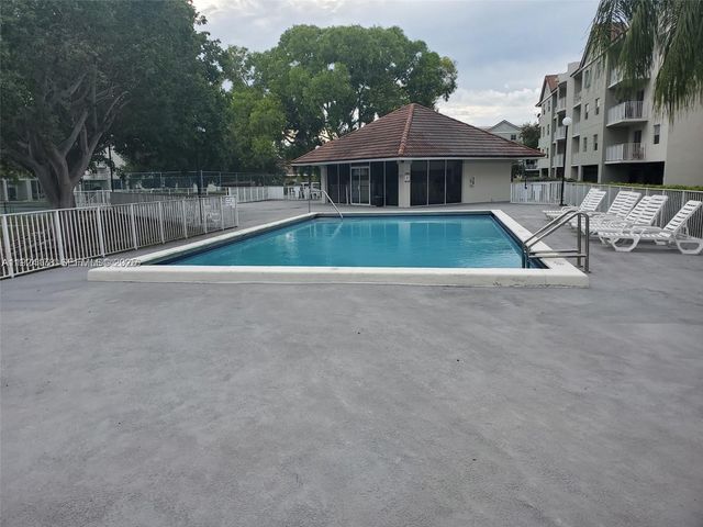 8200 SW 210th St 320, Cutler Bay, FL 33189