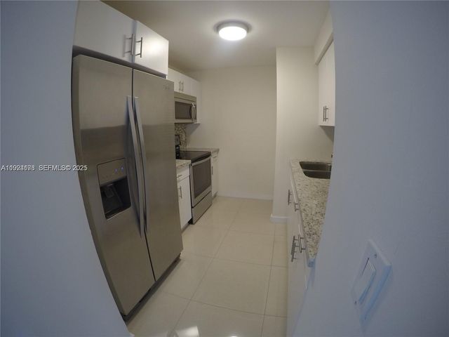 8200 SW 210th St 320, Cutler Bay, FL 33189