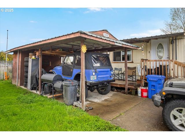 140 BERRY LOOP Ln, Roseburg, OR 97471