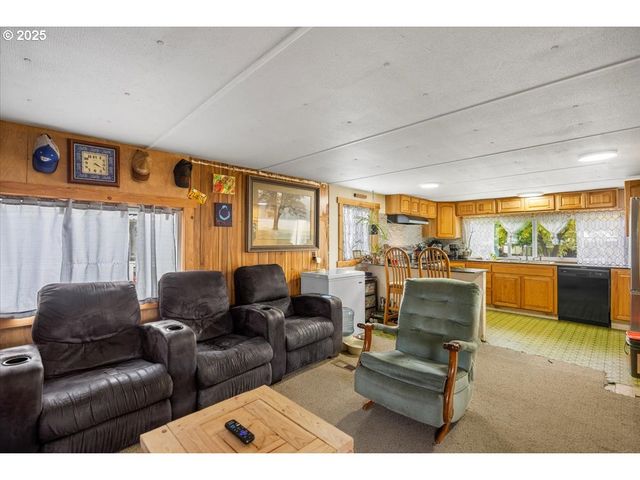 140 BERRY LOOP Ln, Roseburg, OR 97471