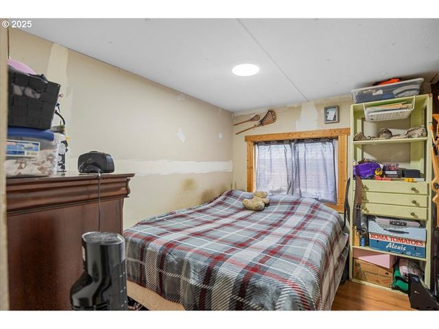 140 BERRY LOOP Ln, Roseburg, OR 97471