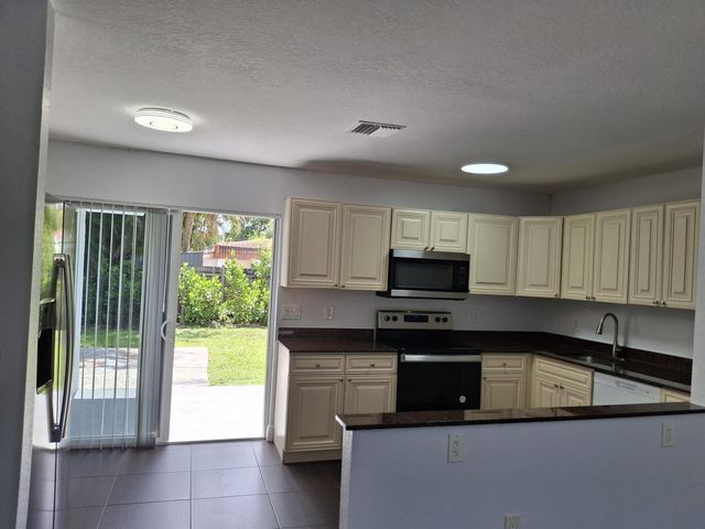 3731 NW 110TH Avenue NW A-B, Coral Springs, FL 33065