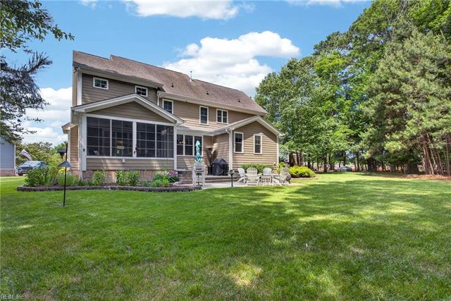 217 Summerhouse LN, Carrollton, VA 23314