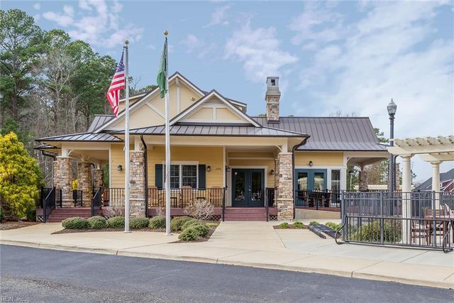 217 Summerhouse LN, Carrollton, VA 23314
