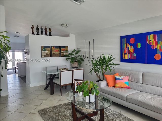 15037 SW 138th Ter 15037, Miami, FL 33196