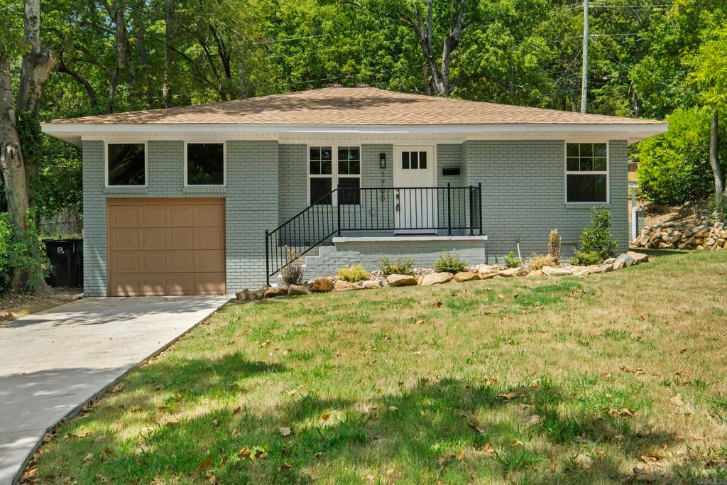 1700 Lilac Circle, Little Rock, AR 72202