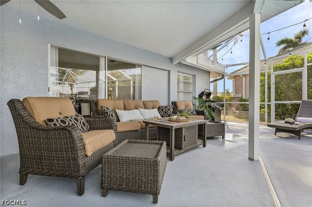 527 SW 57th ST, Cape Coral, FL 33914