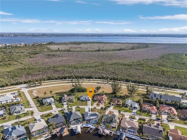 527 SW 57th ST, Cape Coral, FL 33914