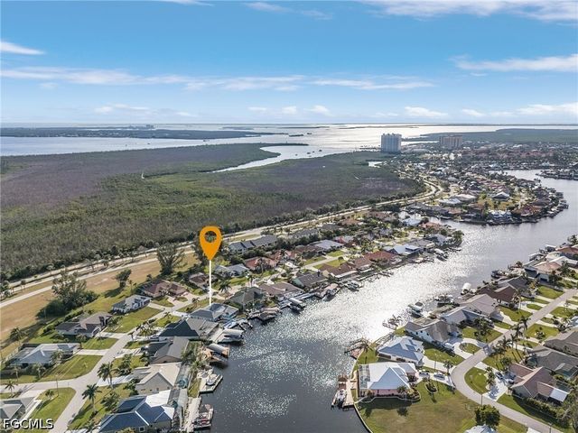 527 SW 57th ST, Cape Coral, FL 33914